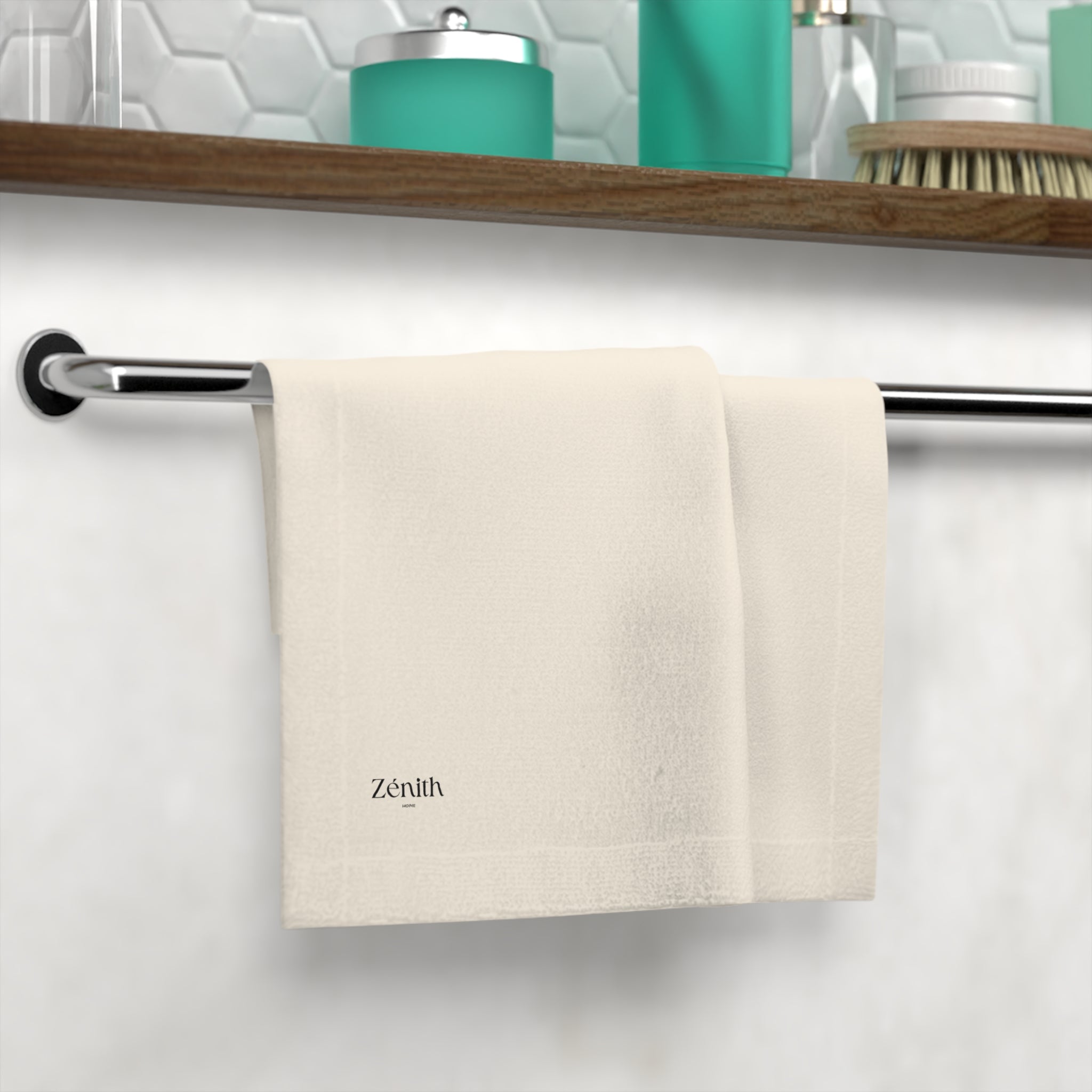 Serviette de visage dans salle de bain porte-serviettes chrome — décoration maison moderne, dco salle bain zen
